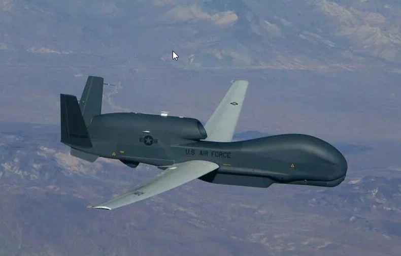 rq-4b_global_hawk_razvedyvatelnyj_bespilotnik.jpg